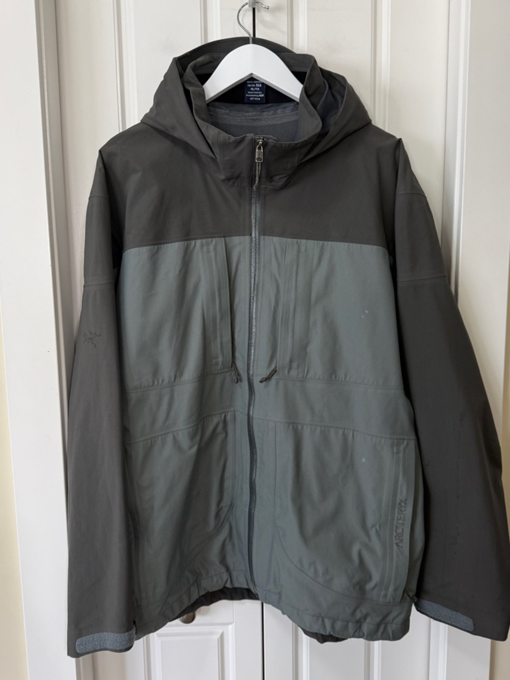 Arc’teryx Gore-Tex Jacket | Men’s XL | Grey Waterproof Shell